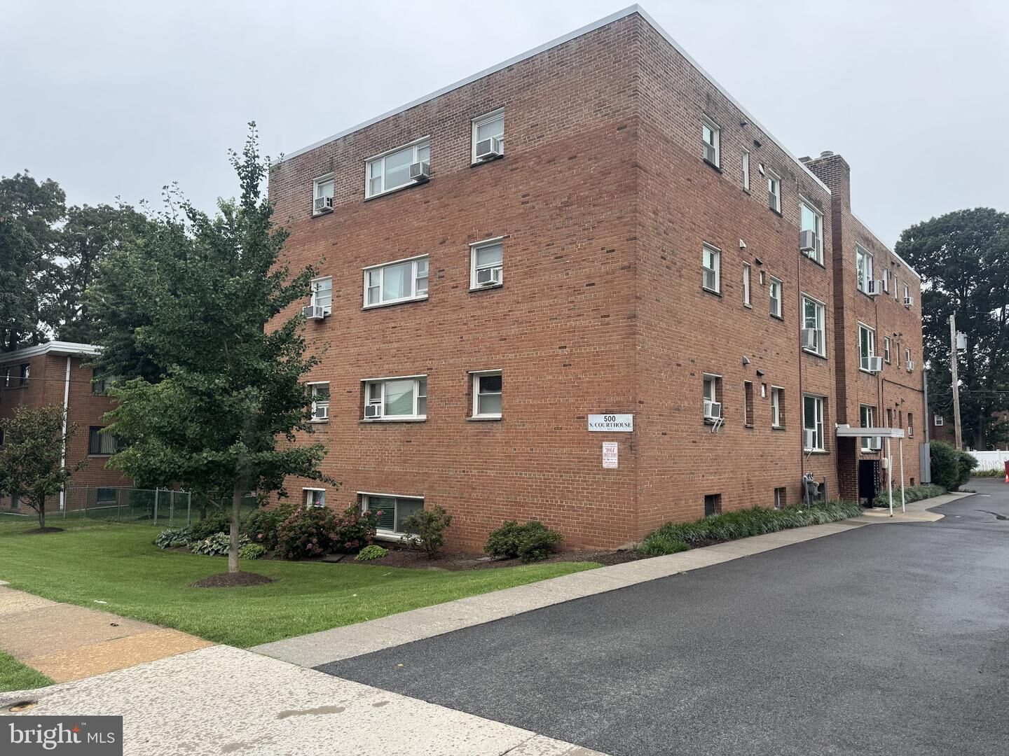 Property Photo: 500 S Courthouse Road 6 VA 22204