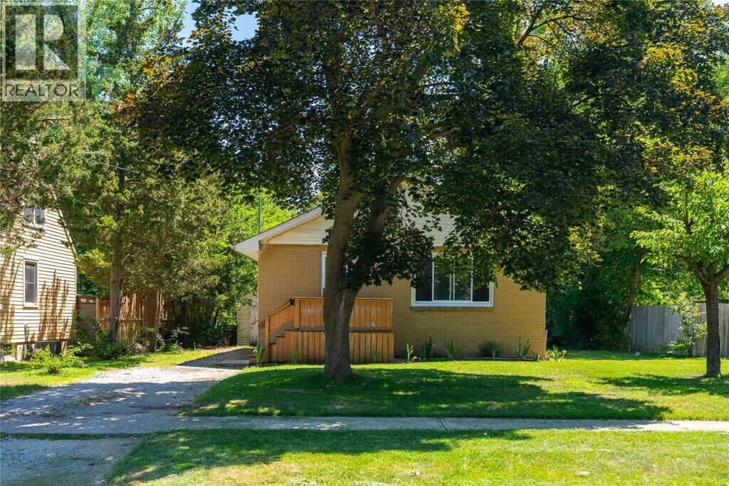 Property Photo:  1322 Spartan Avenue  ON N7V 4B5 