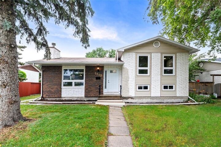 1203 Chancellor Drive  Winnipeg MB R3T 4T6 photo