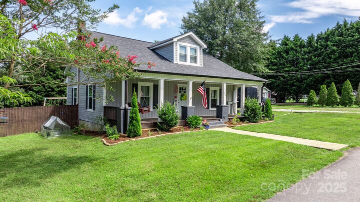 Property Photo:  126 Huss Avenue  NC 28638 