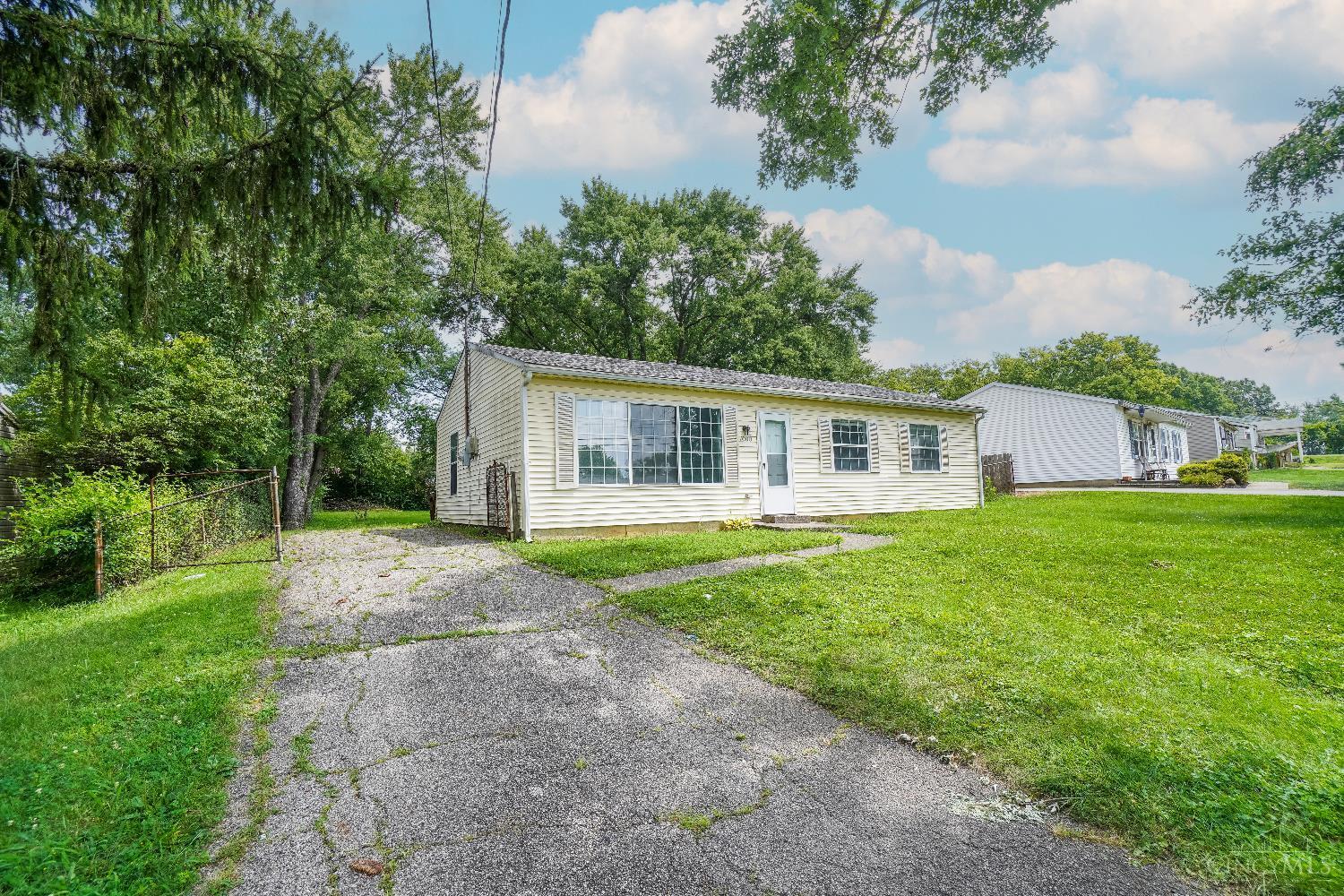 Property Photo:  1000 Sarbrook Drive  OH 45231 