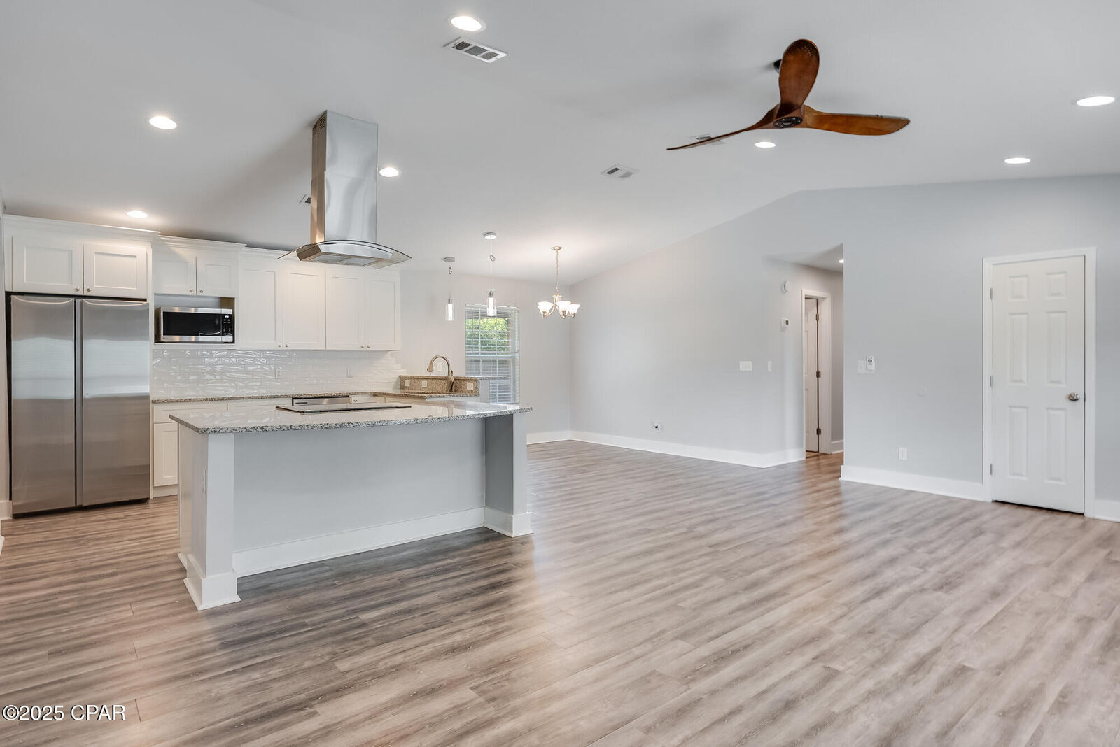 Property Photo: 3903 Ereno Court FL 32405