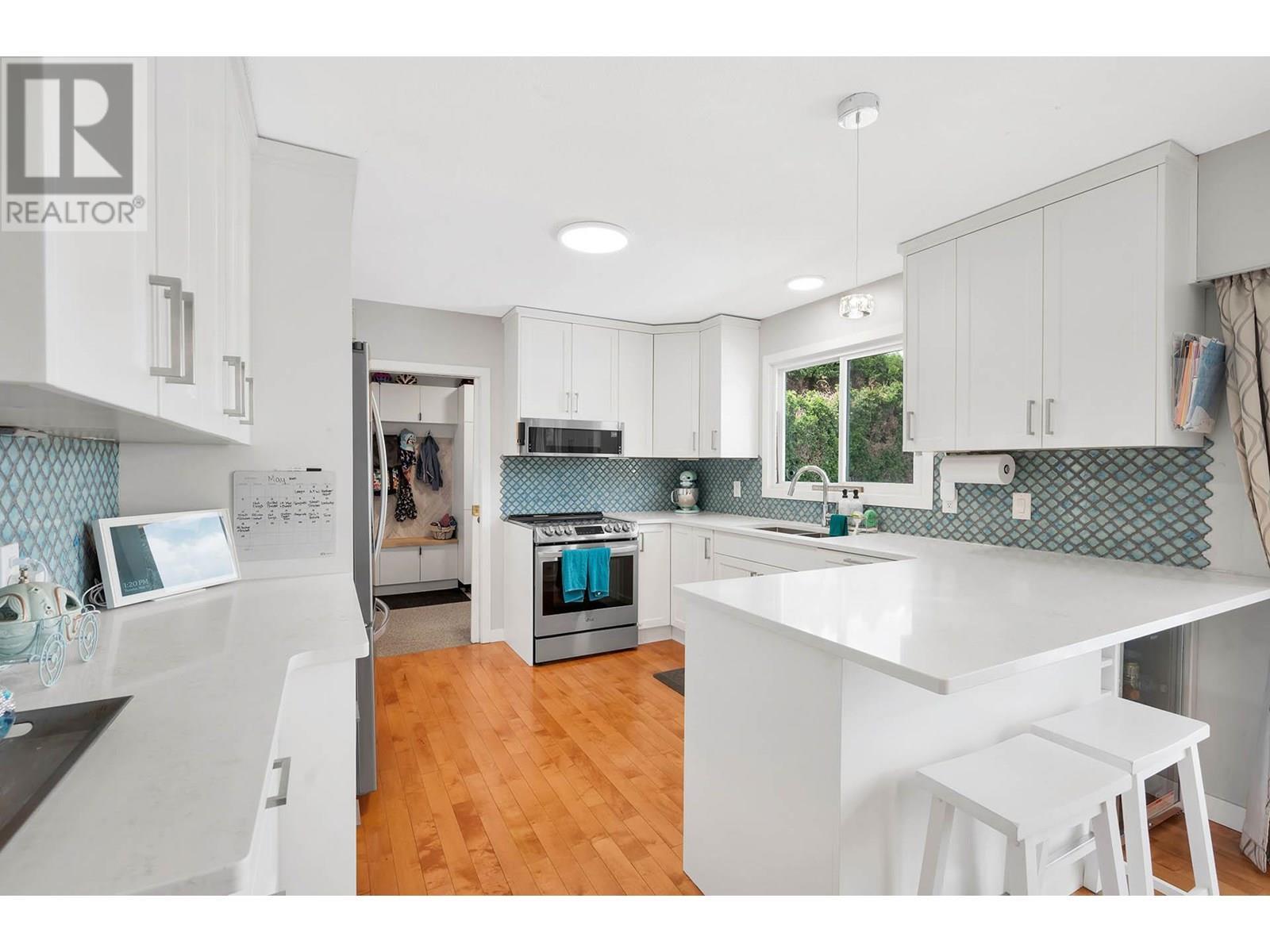 Property Photo:  678 York Avenue  BC V2B 2A5 