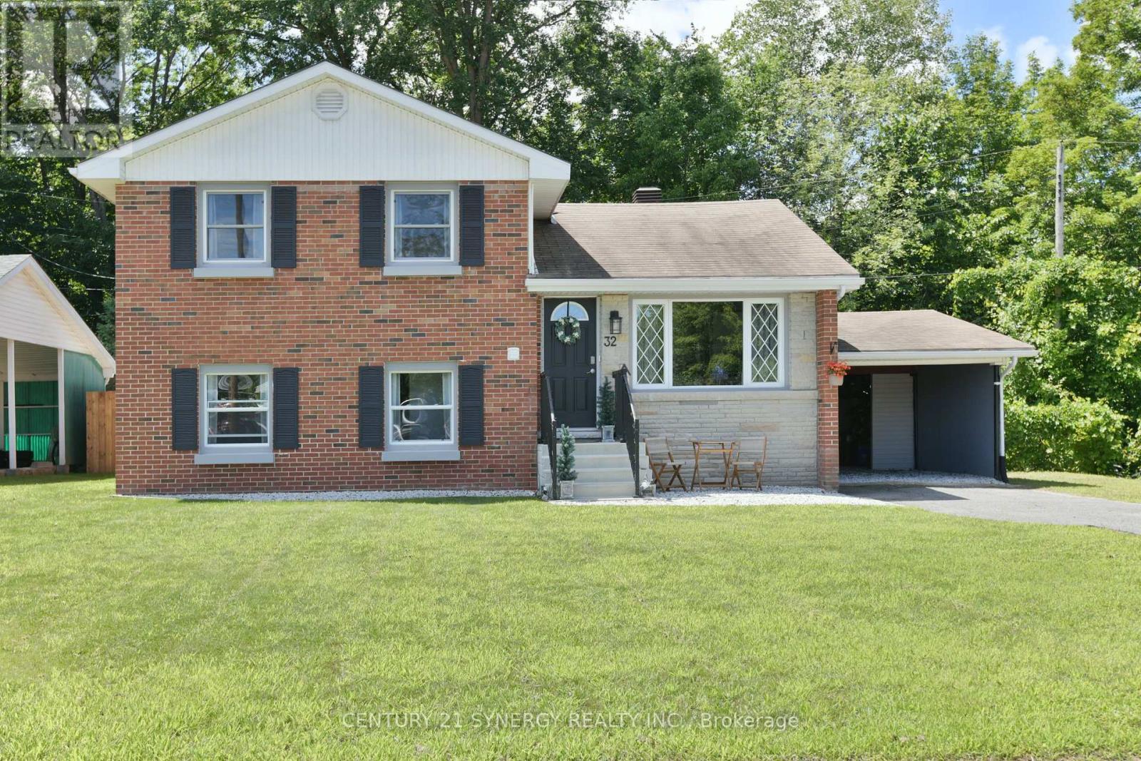 Property Photo: 32 Francis Street ON K7V 1C2