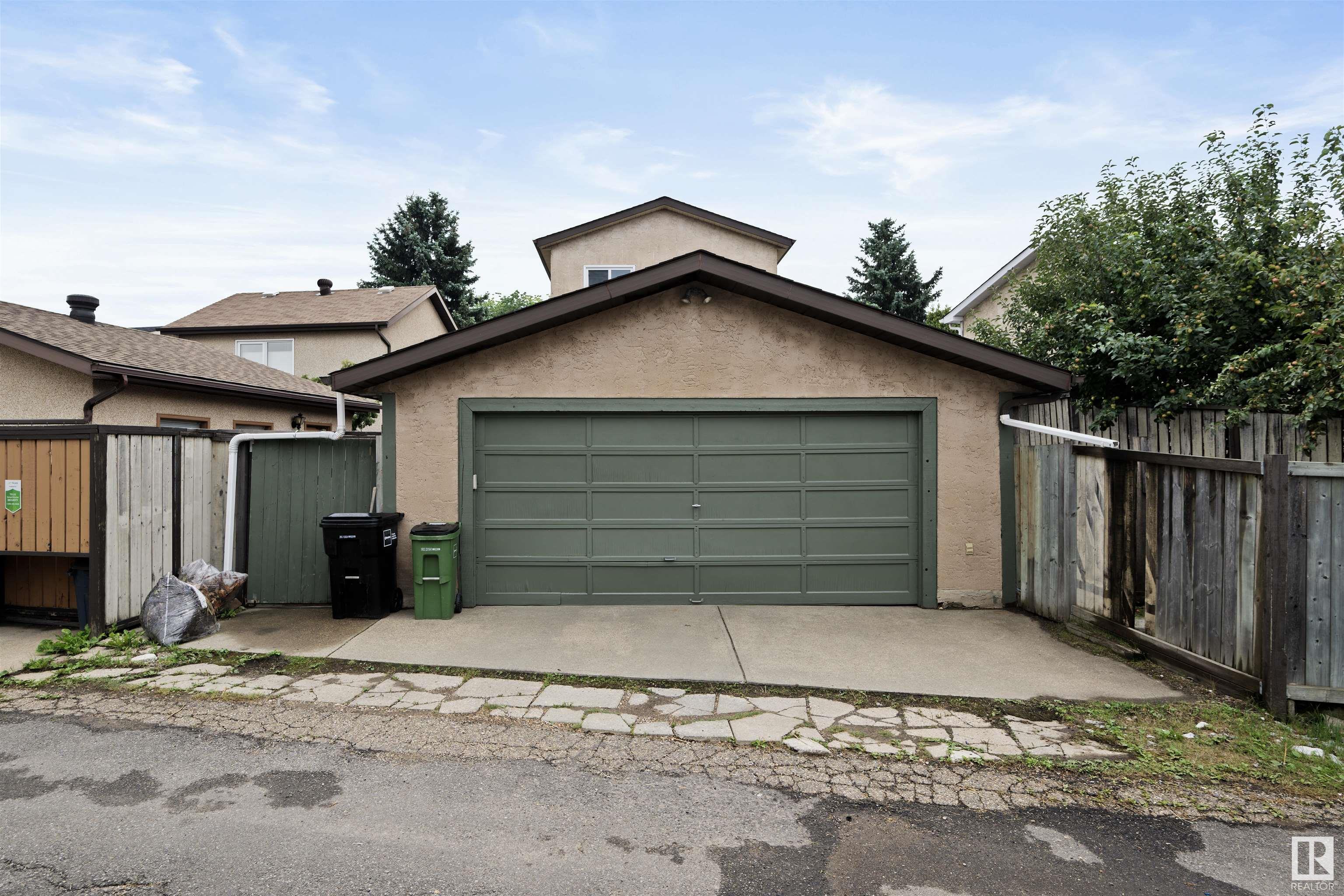 Property Photo:  10814 20A Avenue NW  AB T6J 5T3 