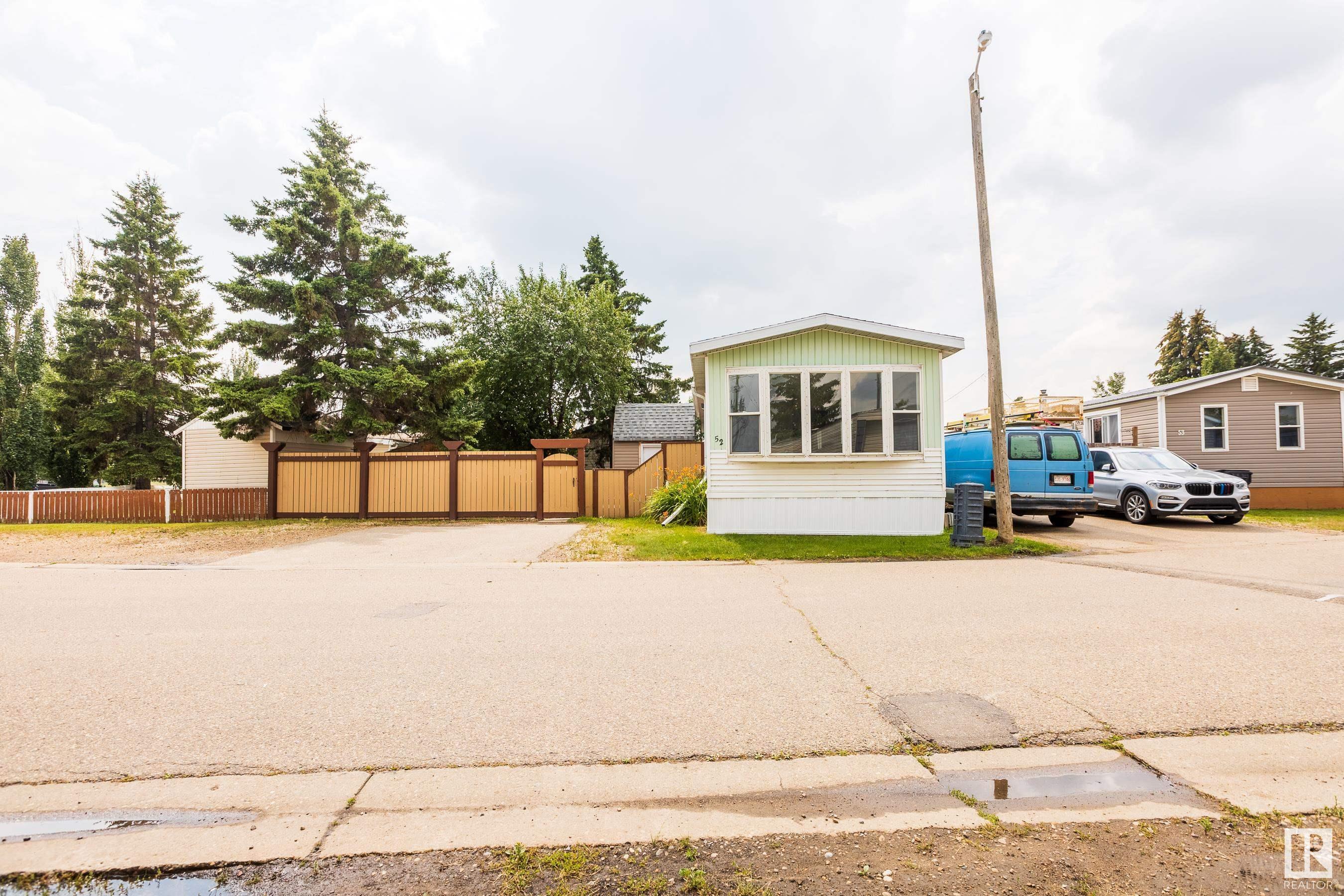 Property Photo: 10410 101 A Street 52 AB T8R 1B1