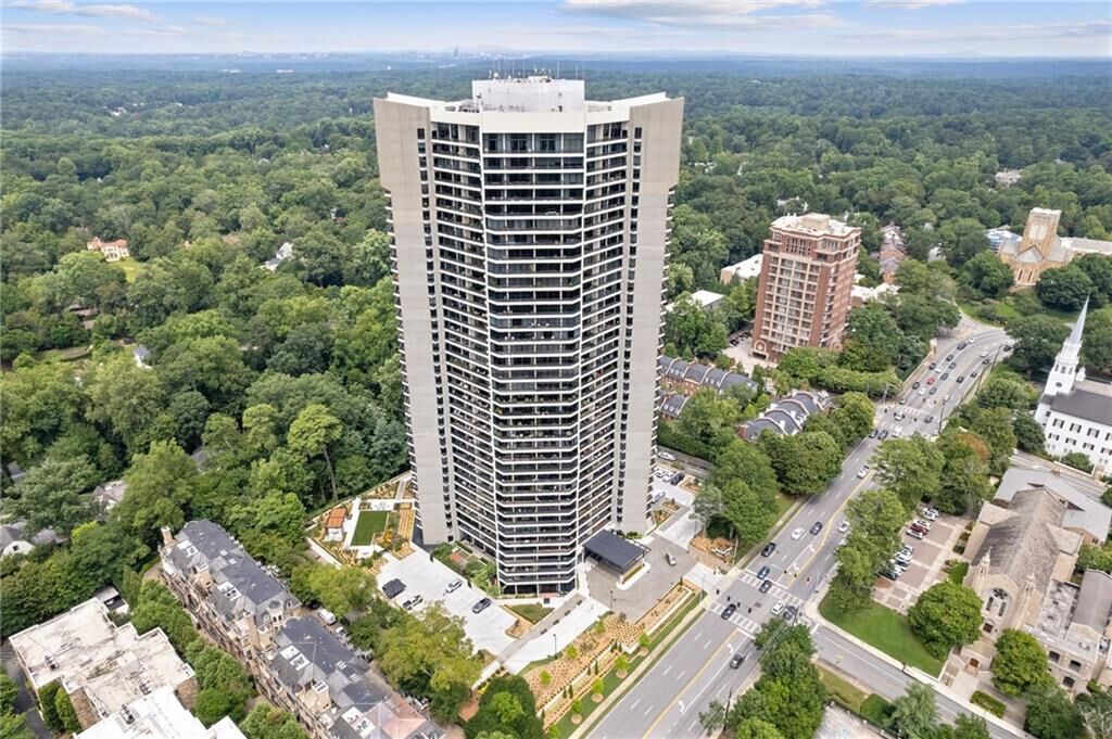 Property Photo:  2660 Peachtree Road NW 30G  GA 30305 