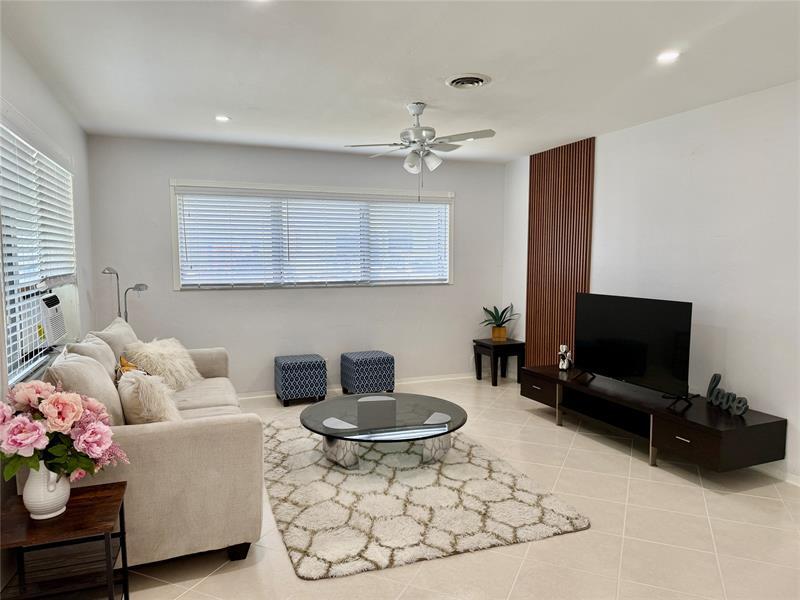 Property Photo: 23 NE 19th Ave FL 33060