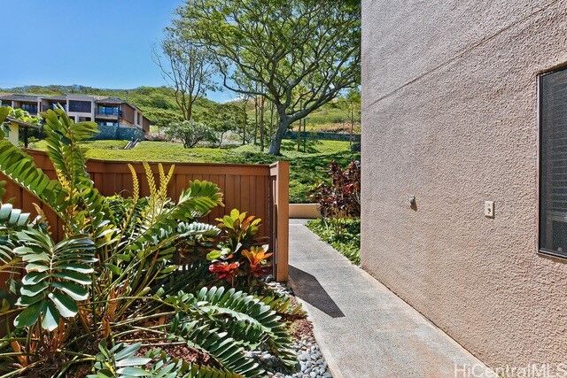 Property Photo:  350 Kaelepulu Drive 401  HI 96734 