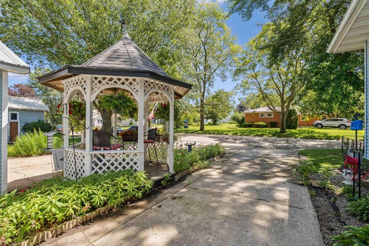 Property Photo:  45 SE 7th Avenue  IA 50662 