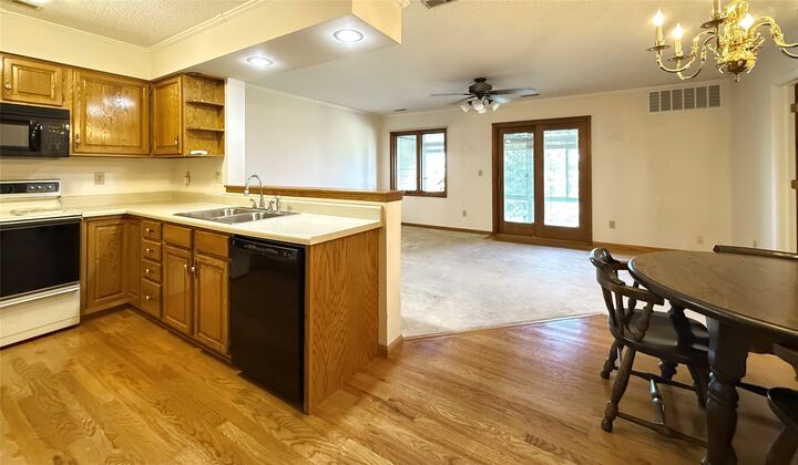 Property Photo: 405 SE Delaware Avenue 207 IA 50021