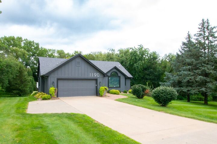 Property Photo: 1190 S Willow Circle IA 50266