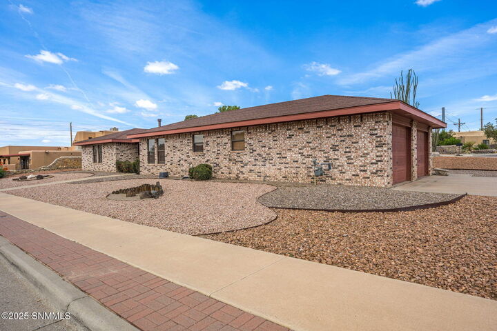 Property Photo: 1109 Hermosillo Drive NM 88005