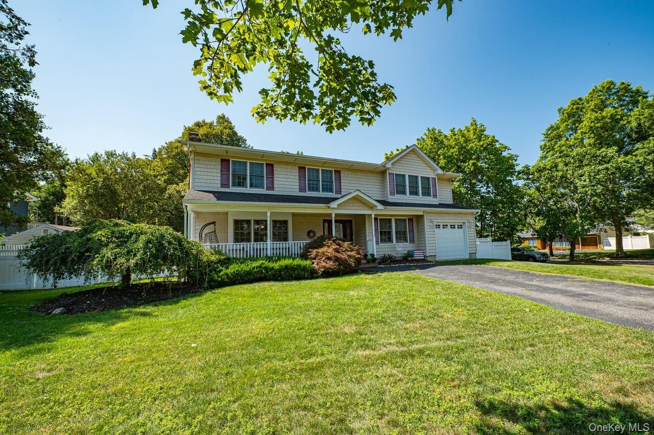 Property Photo:  46 Plane Tree Lane  NY 11780 