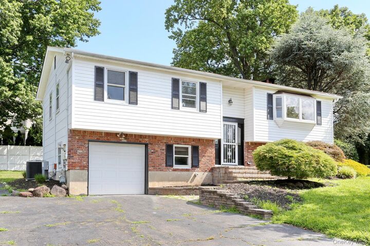 Property Photo:  144 Lake Nanuet Drive  NY 10954 