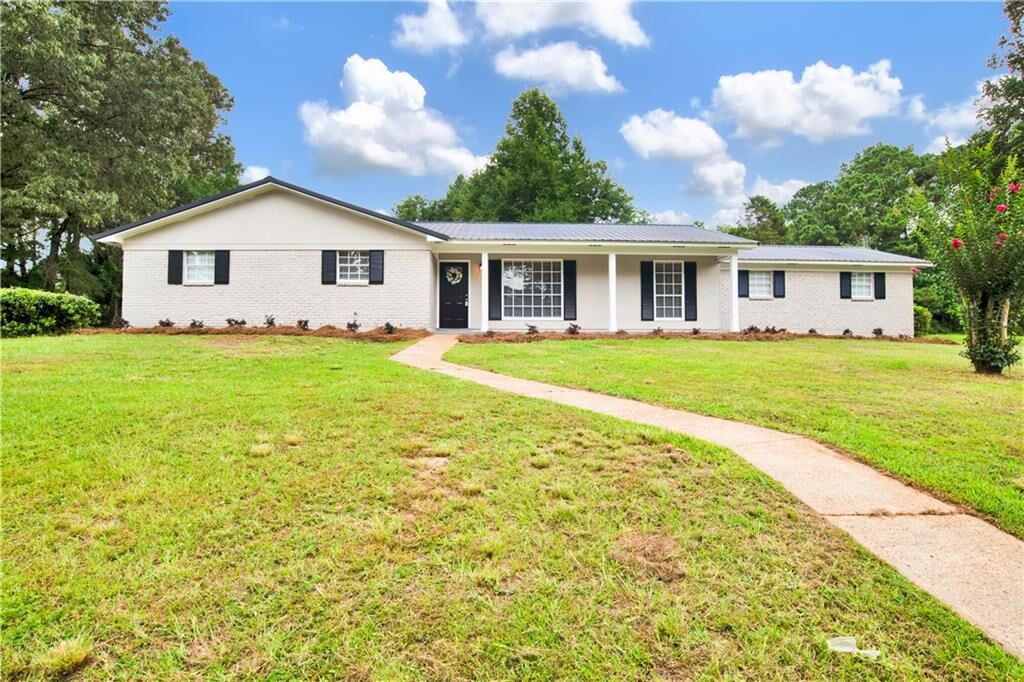 Property Photo: 5027 Breckenridge Drive AL 36613