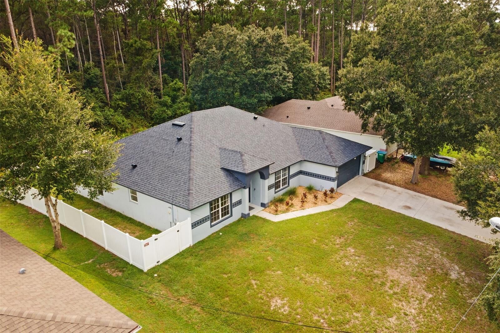 Property Photo: 2585 Coachman Drive FL 32738