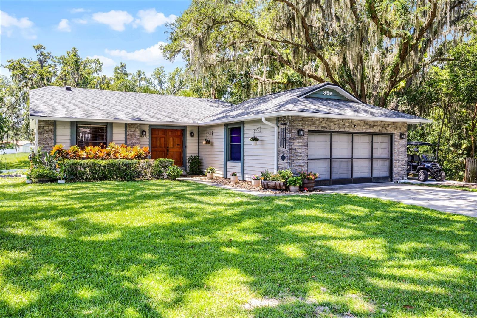 Property Photo:  956 Glenview Circle  FL 34787 