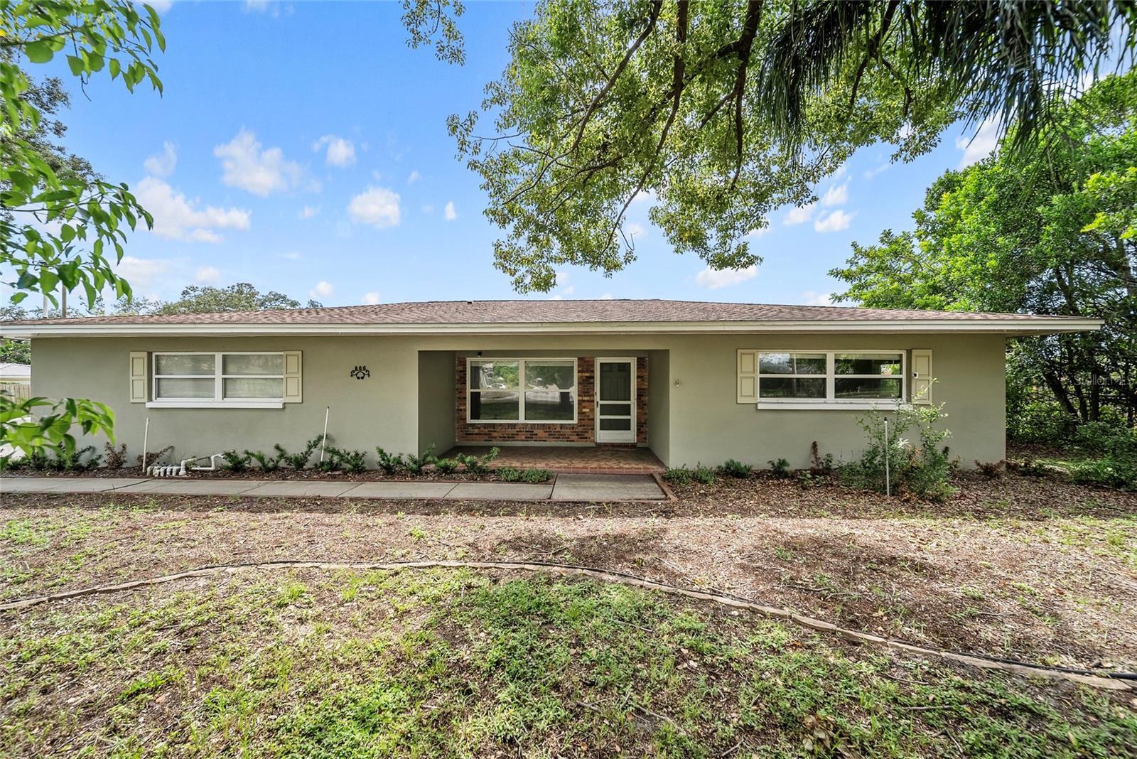 Property Photo: 806 S Hercules Avenue FL 33764