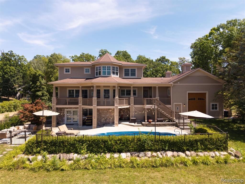 Property Photo:  16217 Cove Drive  MI 48451 8717 