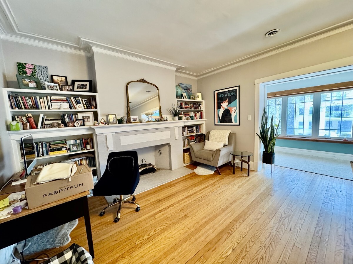Property Photo: 5840 N Kenmore Avenue 2 IL 60660