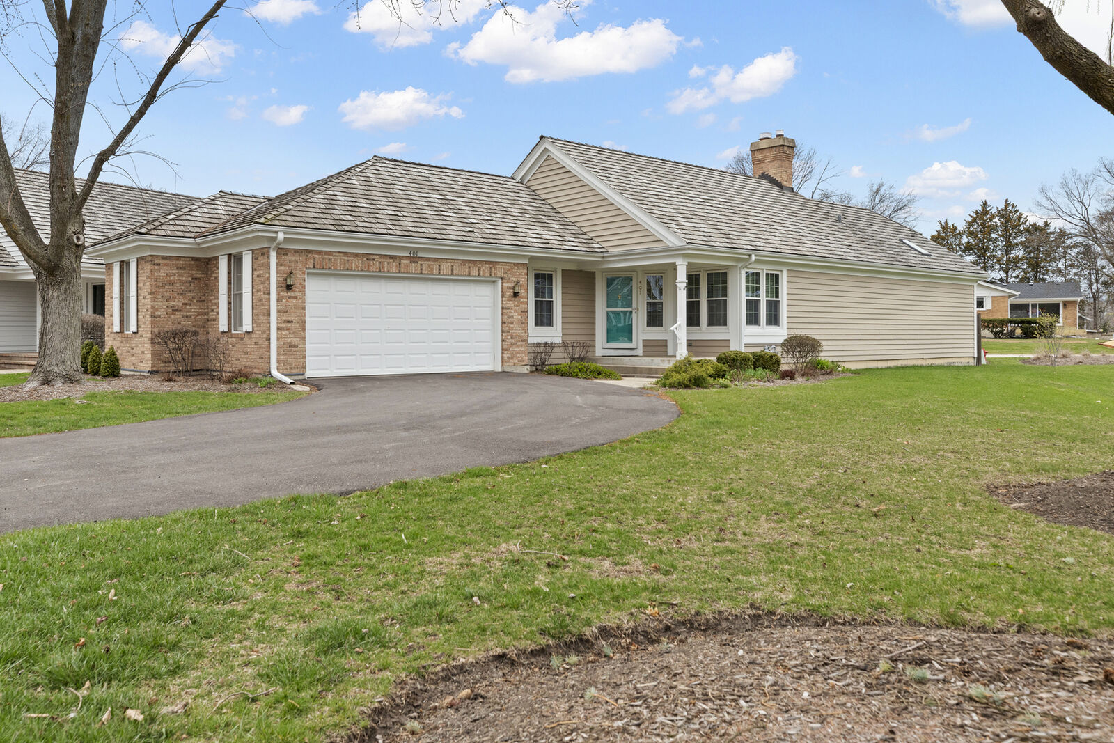 Property Photo: 401 Park Barrington Drive IL 60010