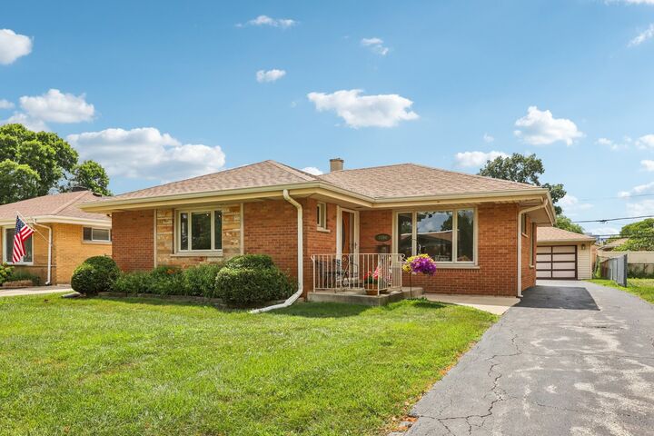 2300 Boeger Avenue  Westchester IL 60154 photo