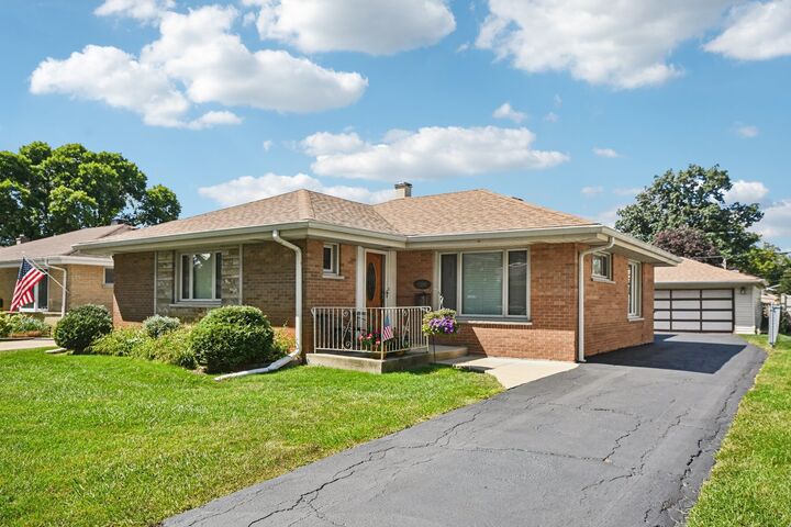 2300 Boeger Avenue  Westchester IL 60154 photo