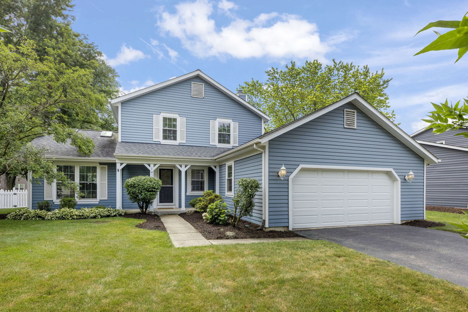 Property Photo: 1420 Westglen Drive IL 60565