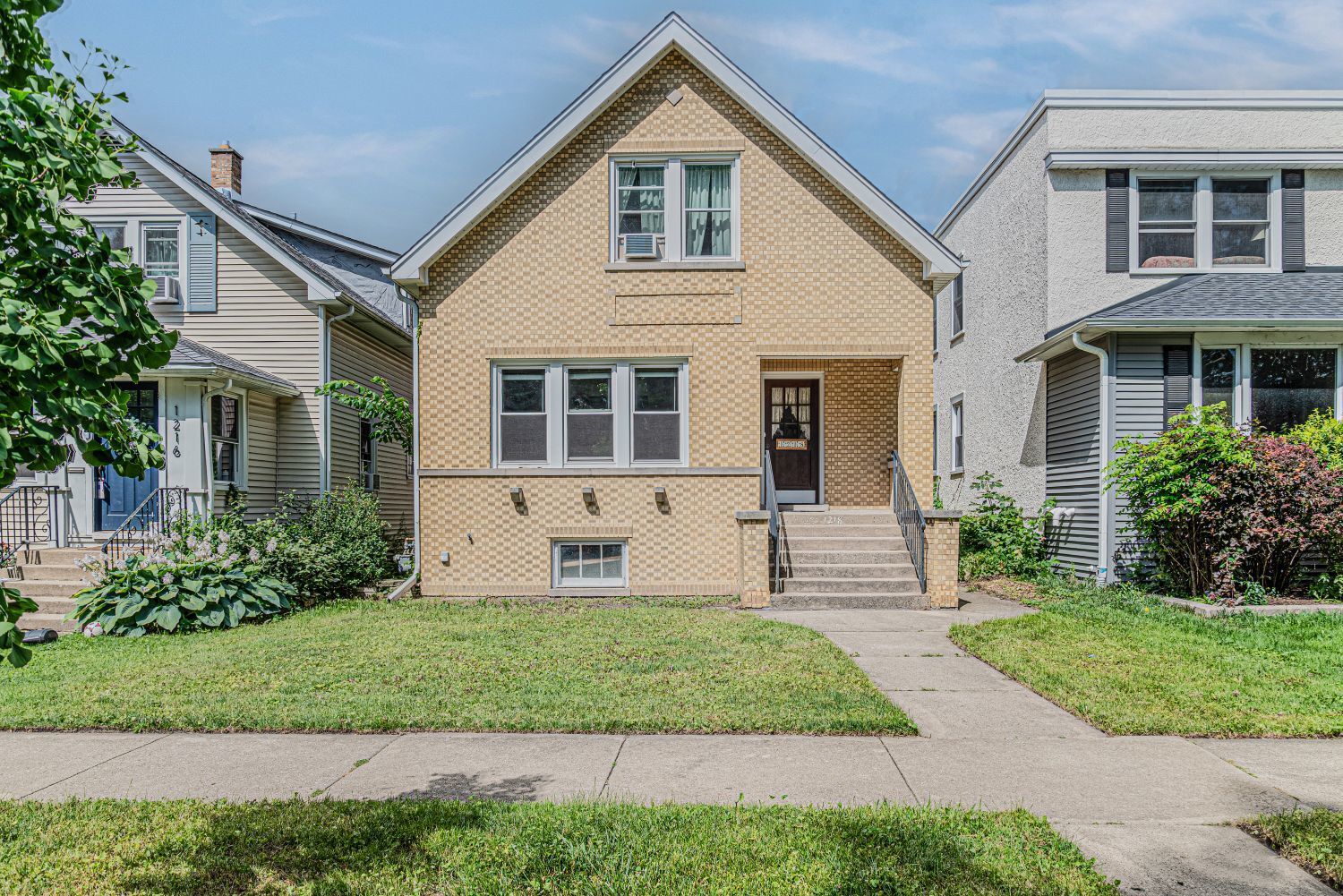 Property Photo: 1218 Dewey Avenue IL 60202