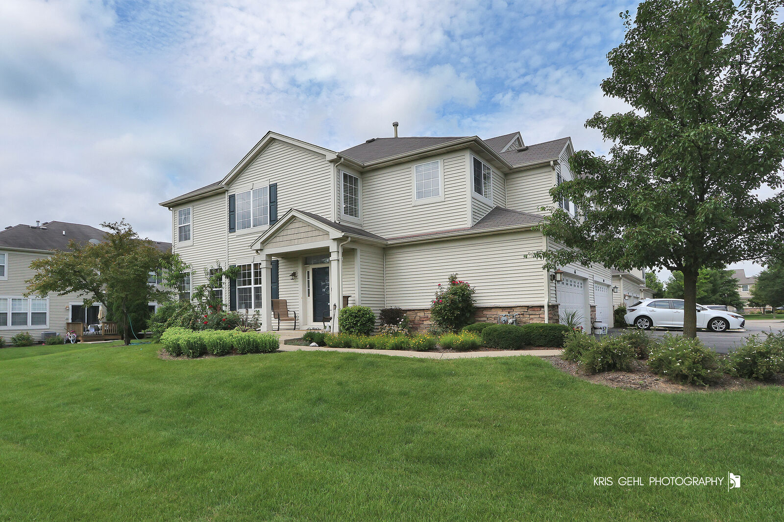 Property Photo: 611 S Jade Lane IL 60073