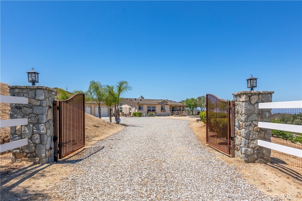 Property Photo: 39597 Calle Escalona CA 92592