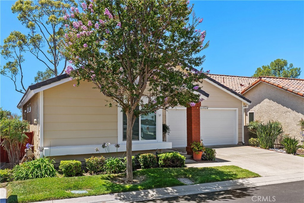 Property Photo:  23524 Ribalta  CA 92692 