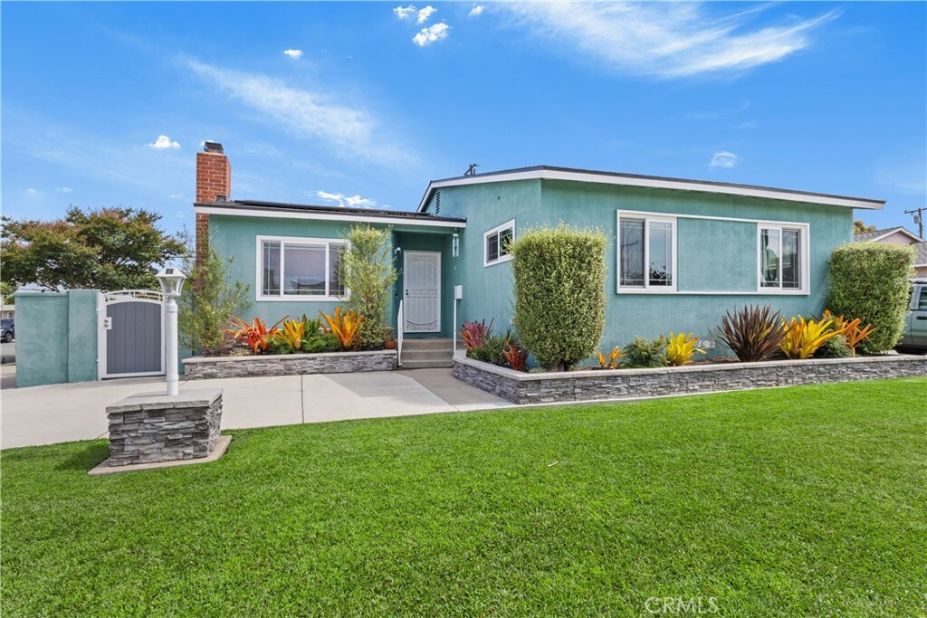 Property Photo: 6103 Wolfe St CA 90713