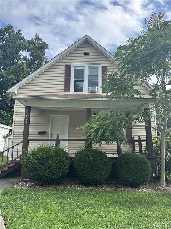 Property Photo:  824 School Street  IL 62049 
