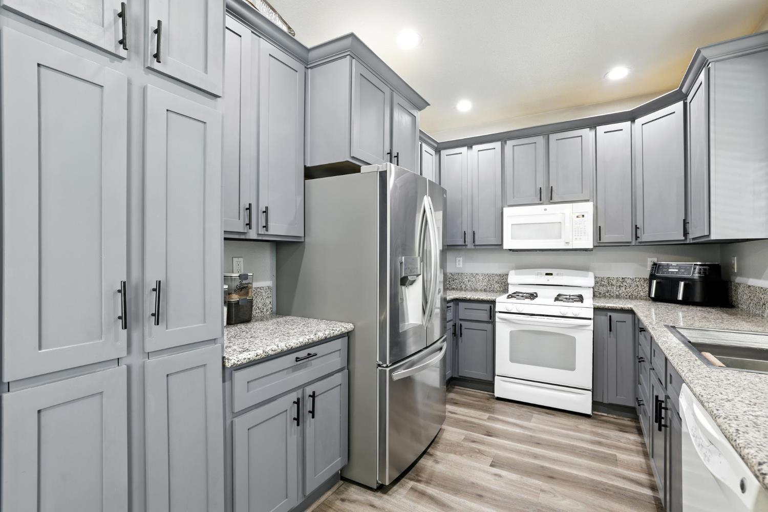 Property Photo: 7864 Monaldo Walk CA 95823