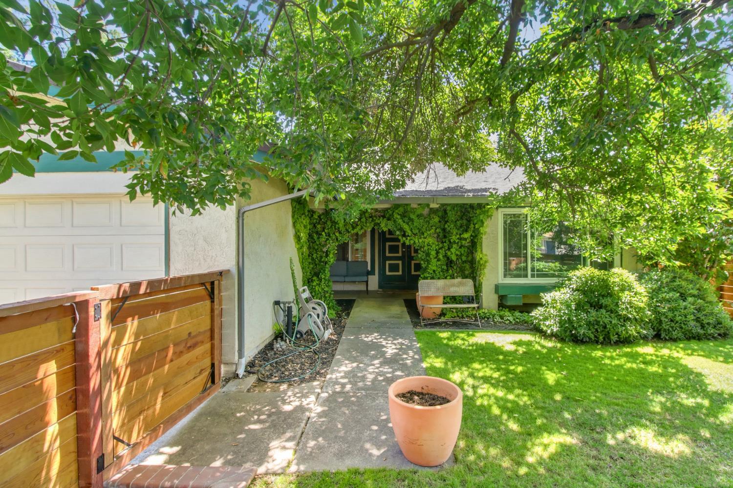 Property Photo:  1500 Pebblestone Way  CA 95833 