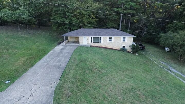 Property Photo: 544 E Church St TN 37058