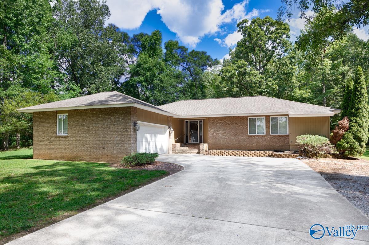Property Photo: 169 Oakview Road AL 35750