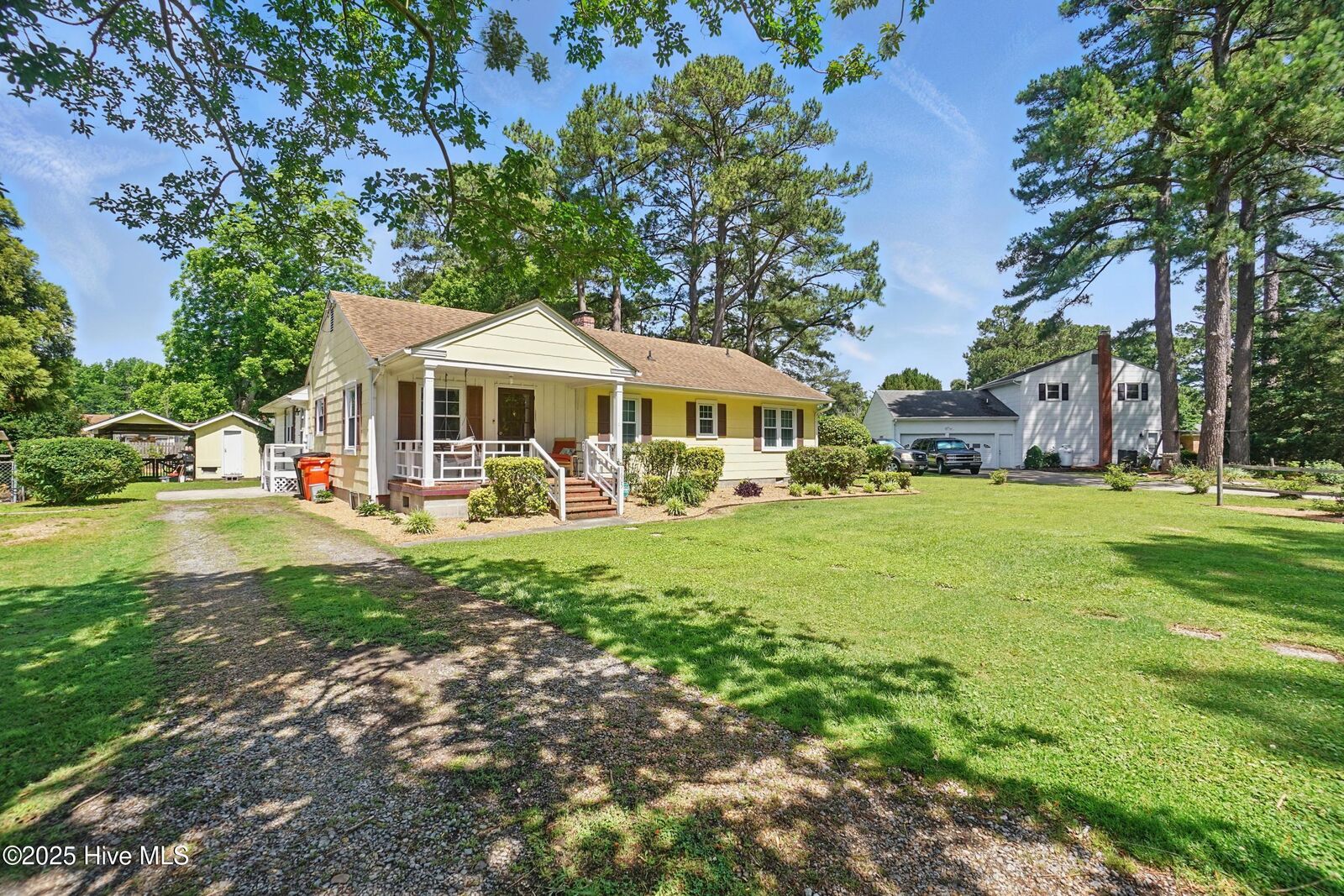 Property Photo:  1605 Edgewood Drive  NC 27909 