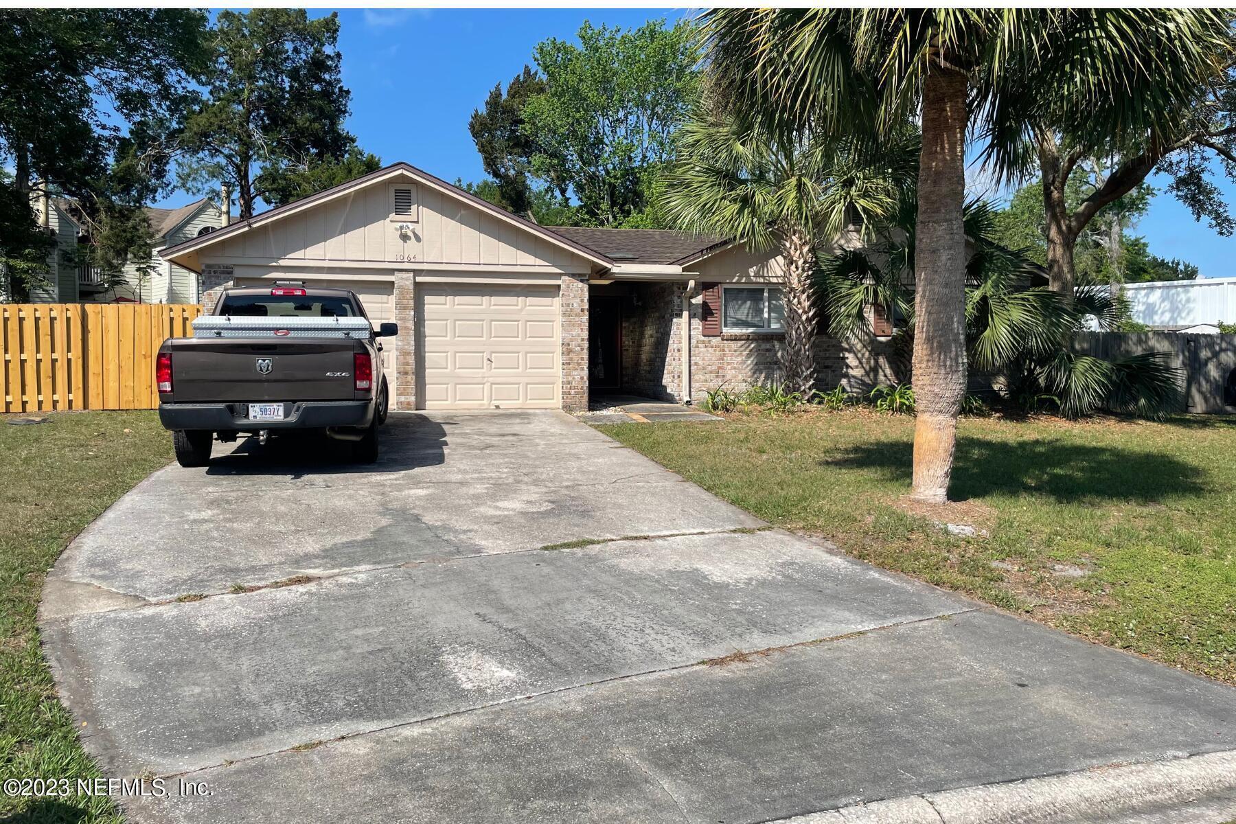 Property Photo: 1064 Kimberly Court FL 32065