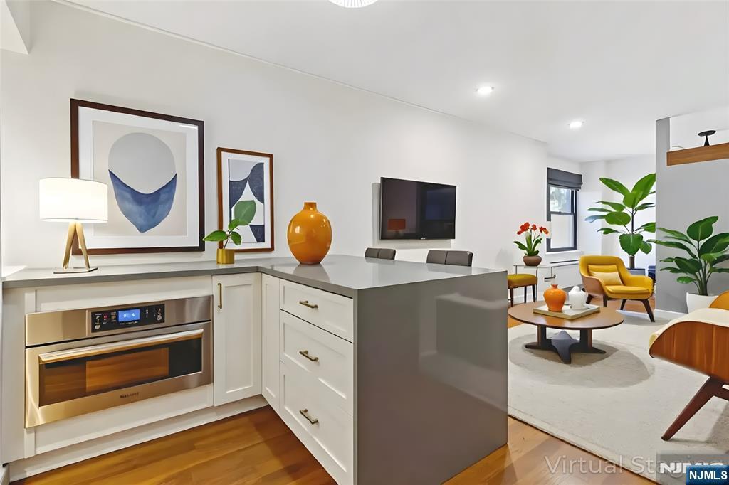 Property Photo:  3050 Edwin Avenue #2D  NJ 07024 