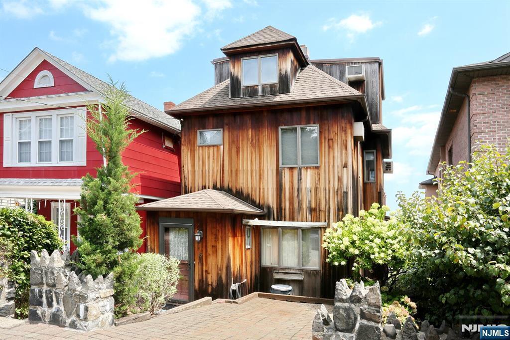 5 Beverly Place  Edgewater NJ 07020 photo