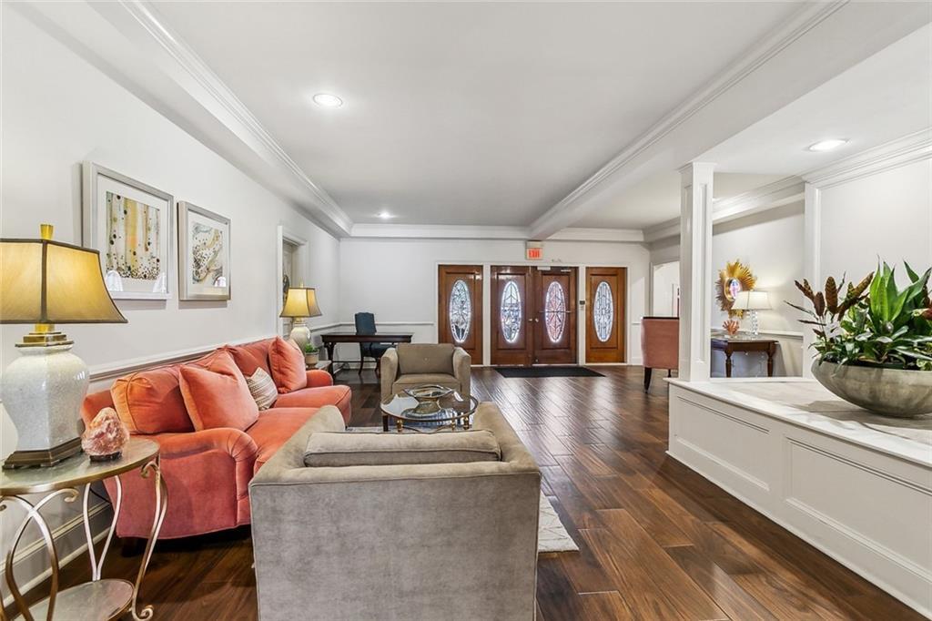 Property Photo:  800 Rue Rampart 230  LA 70005 
