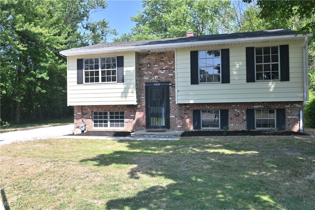 Property Photo:  5838 Woodley Court  OH 44004 