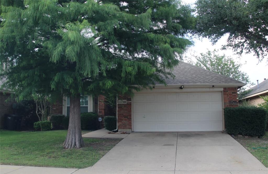 Property Photo:  11708 Kenny Drive  TX 76244