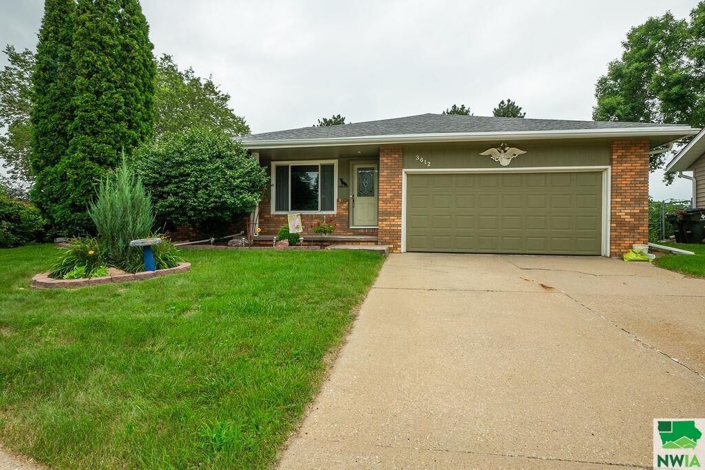 Property Photo: 3612 Juniper Court IA 51106