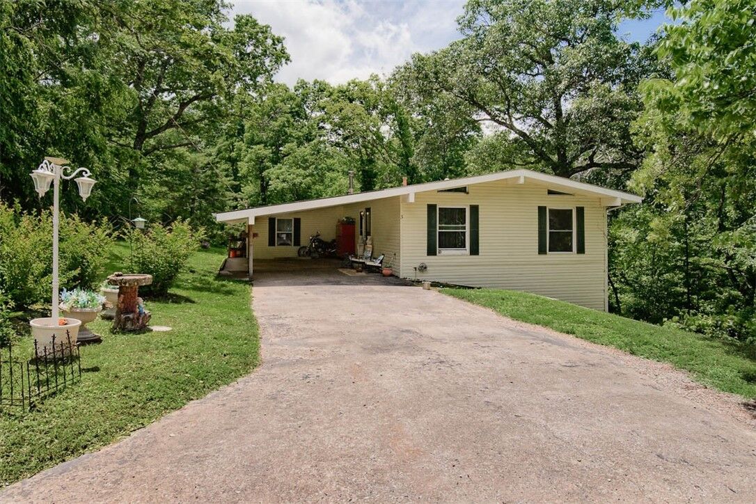 Property Photo: 3 Richmond Lane AR 72714