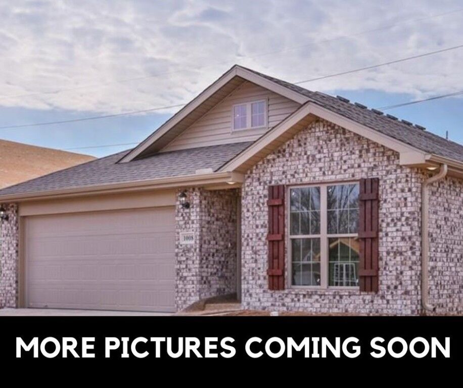 Property Photo: 1008 E Sumac Street AR 72756