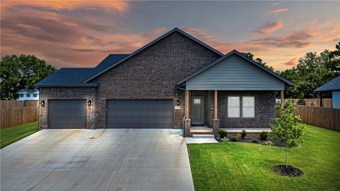 Property Photo: 2208 Riggins Avenue AR 72751